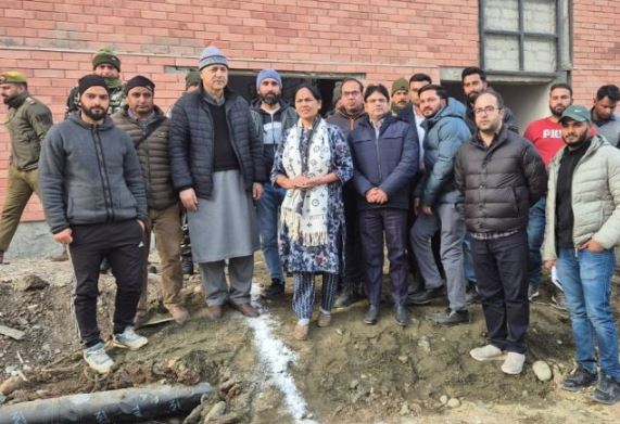 'केंद्रीय मंत्री ने बडगाम में ईएसआईसी अस्पताल के निर्माण की समीक्षा की | '